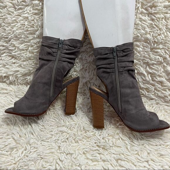 Liliana gray slouchy ankle booties with peep toe  7.5 - Picture 2 of 8